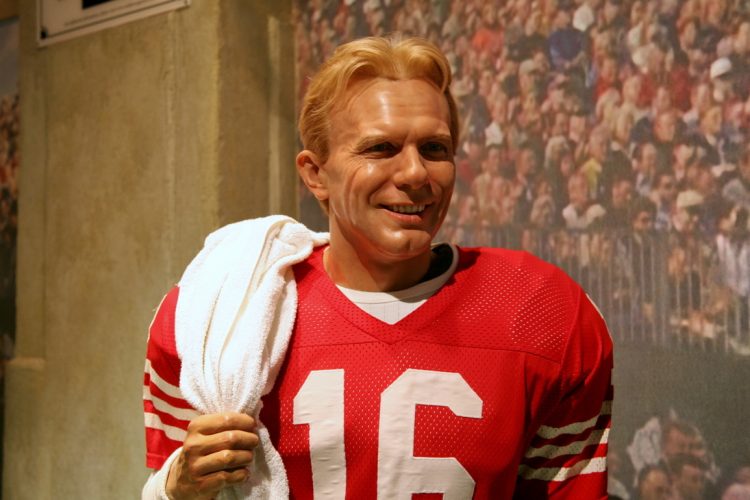 Joe Montana Statue (CC BY 2.0) by cliff1066™