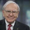 Warren Buffett, chairman and chief executive officer of Berkshire Hathaway Inc., smiles during an interview in New York, U.S., on Tuesday, Oct. 22, 2013. Warren Buffett and his late first wife, Susan, gave and pledged billions to each of their three children to fund charitable foundations. Howard, an Illinois farmer, picked global hunger as his target. Photographer: Scott Eells/Bloomberg via Getty Images