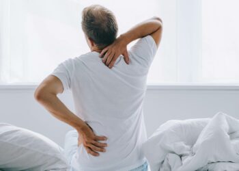 Guide for Canadians: How to Sleep Better on Your Side Avoiding Back Pain