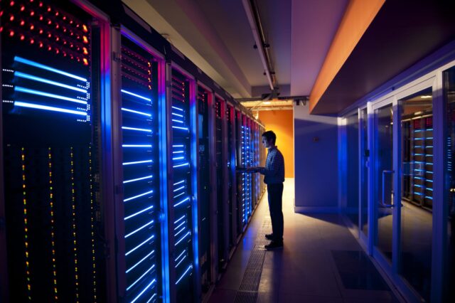 Pros and Cons of a Dedicated Server for Your Small Business