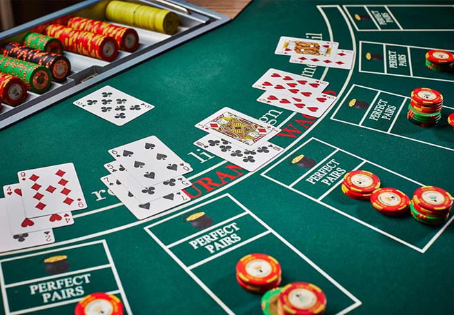What’s the Difference Between a Casino Game and a Card One?